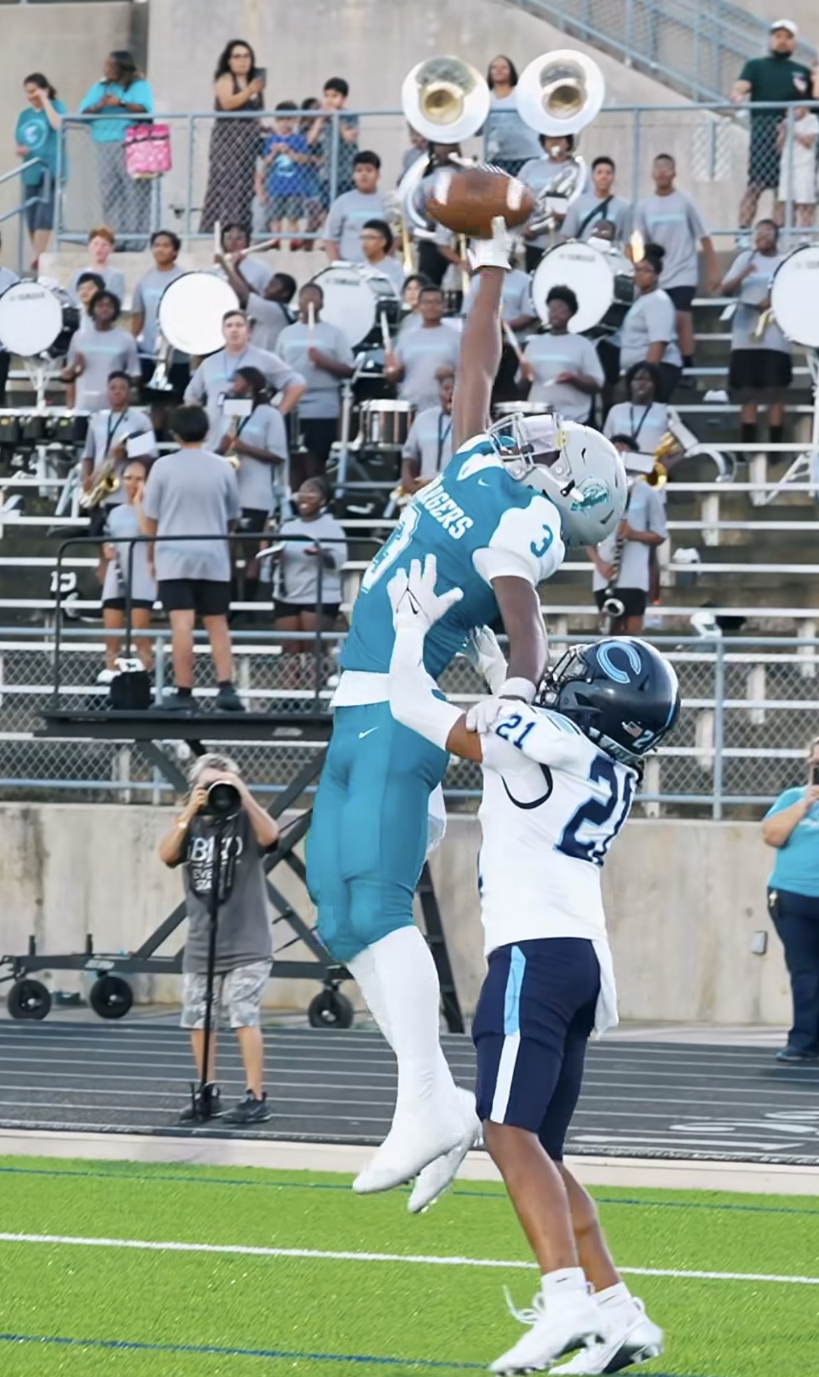 Alvin Mosley making a catch